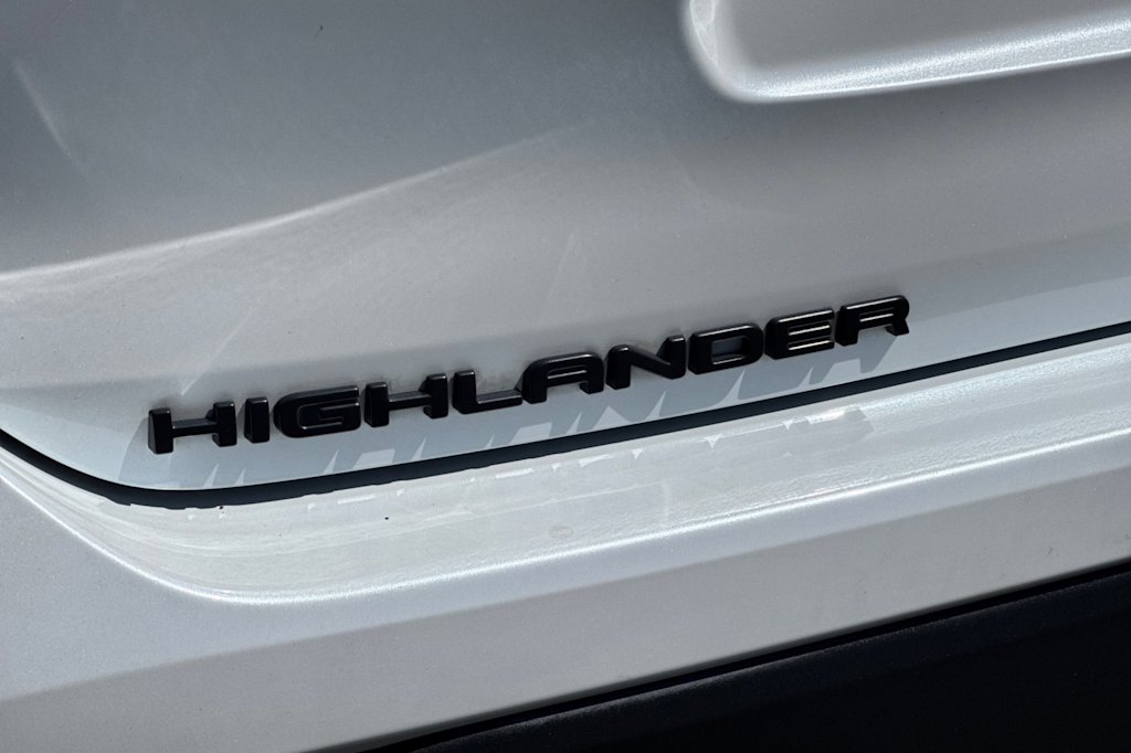Thumbnail: 2022 Toyota Highlander - 7