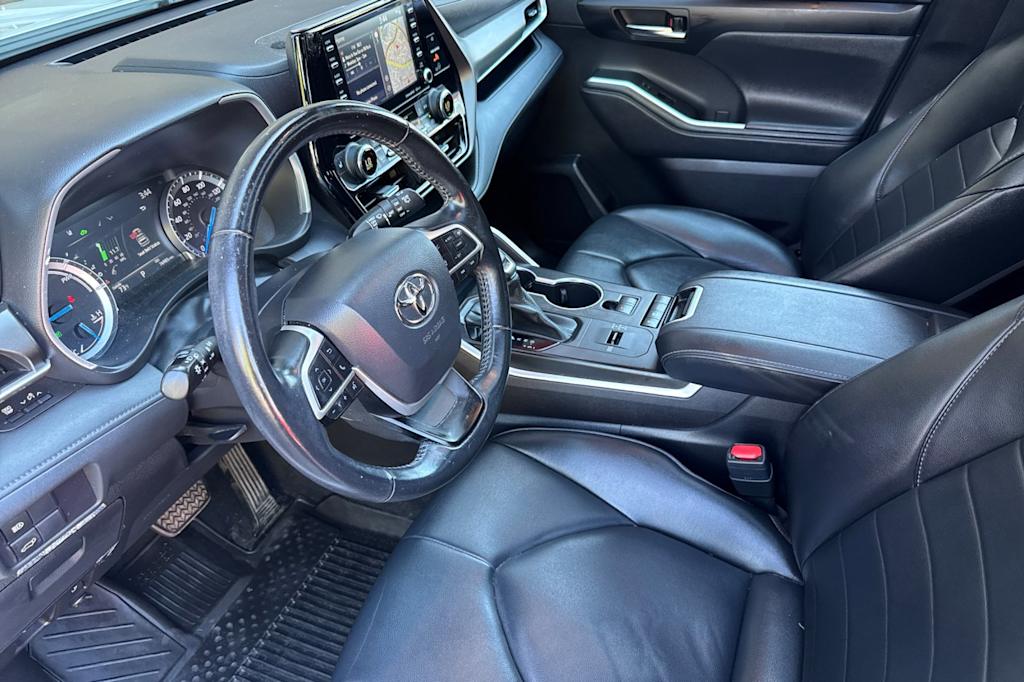 Thumbnail: 2022 Toyota Highlander - 10