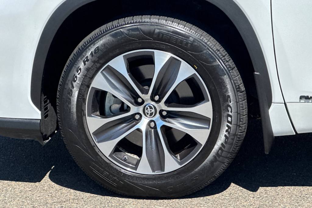 Thumbnail: 2022 Toyota Highlander - 8