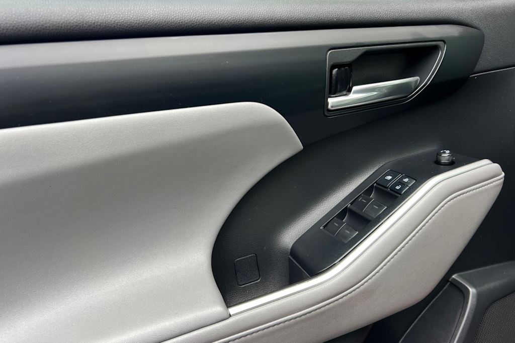 Thumbnail: 2020 Toyota Highlander - 19