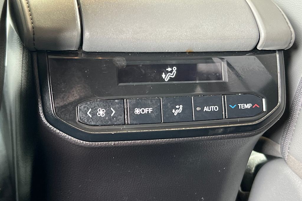 Thumbnail: 2020 Toyota Highlander - 21