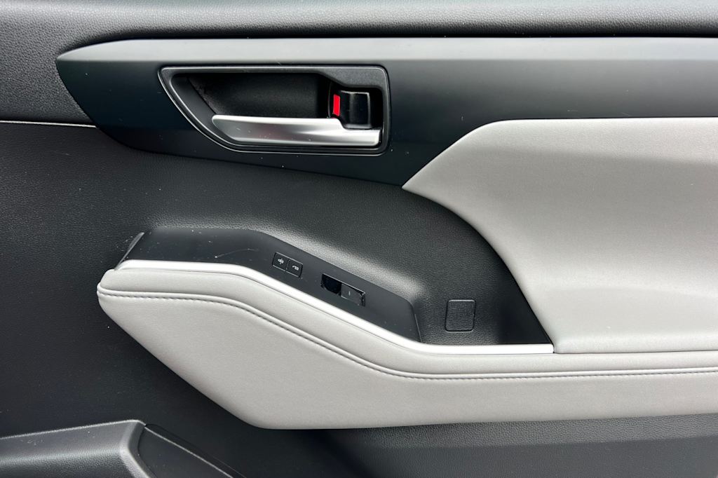 Thumbnail: 2020 Toyota Highlander - 24