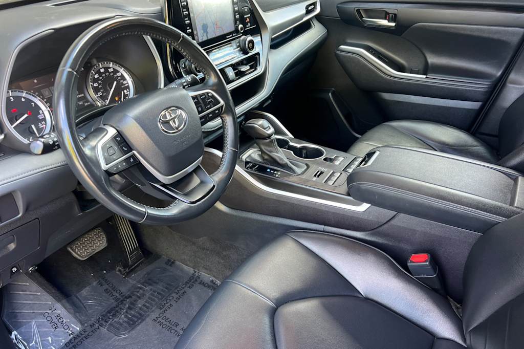 Thumbnail: 2022 Toyota Highlander - 8