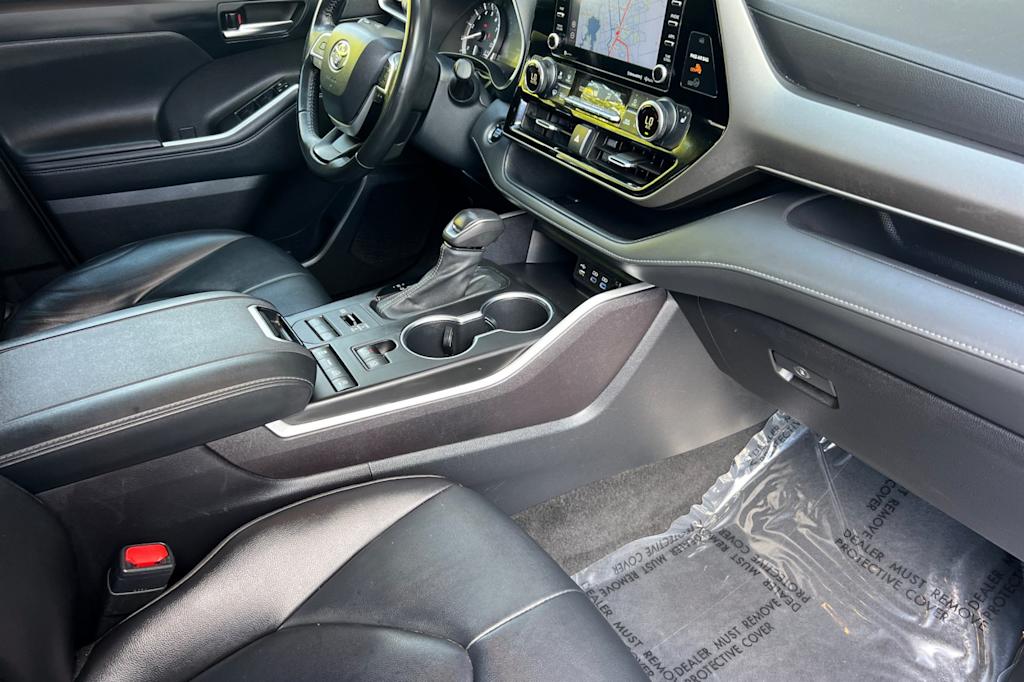 Thumbnail: 2022 Toyota Highlander - 11