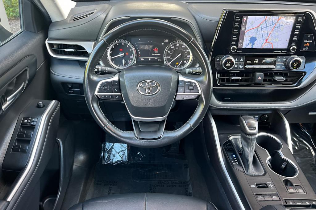 Thumbnail: 2022 Toyota Highlander - 10