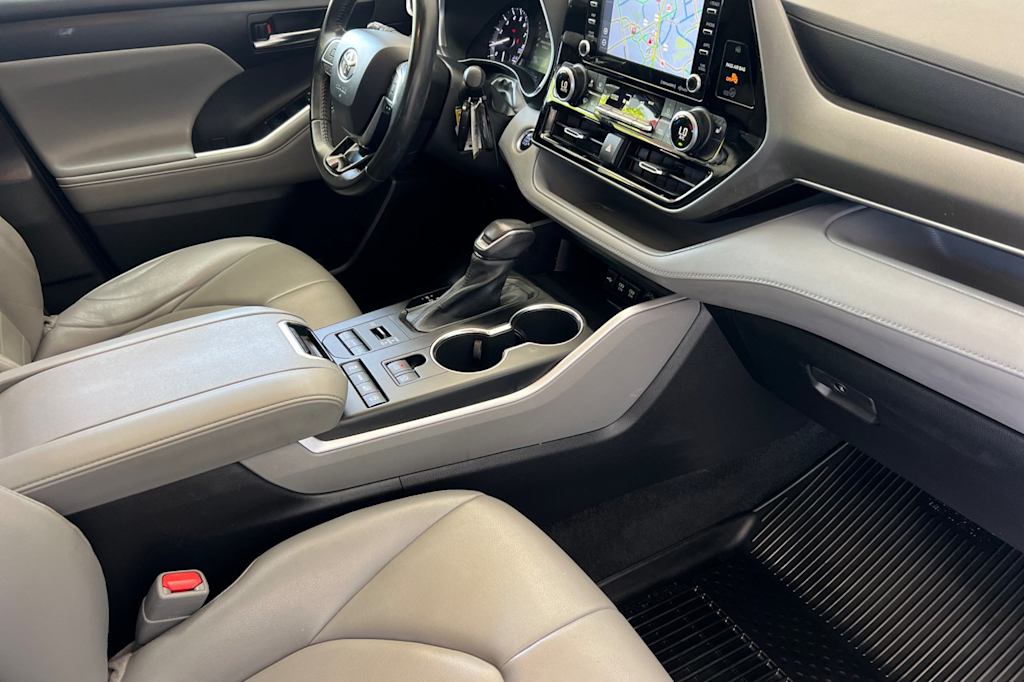 Thumbnail: 2021 Toyota Highlander - 12