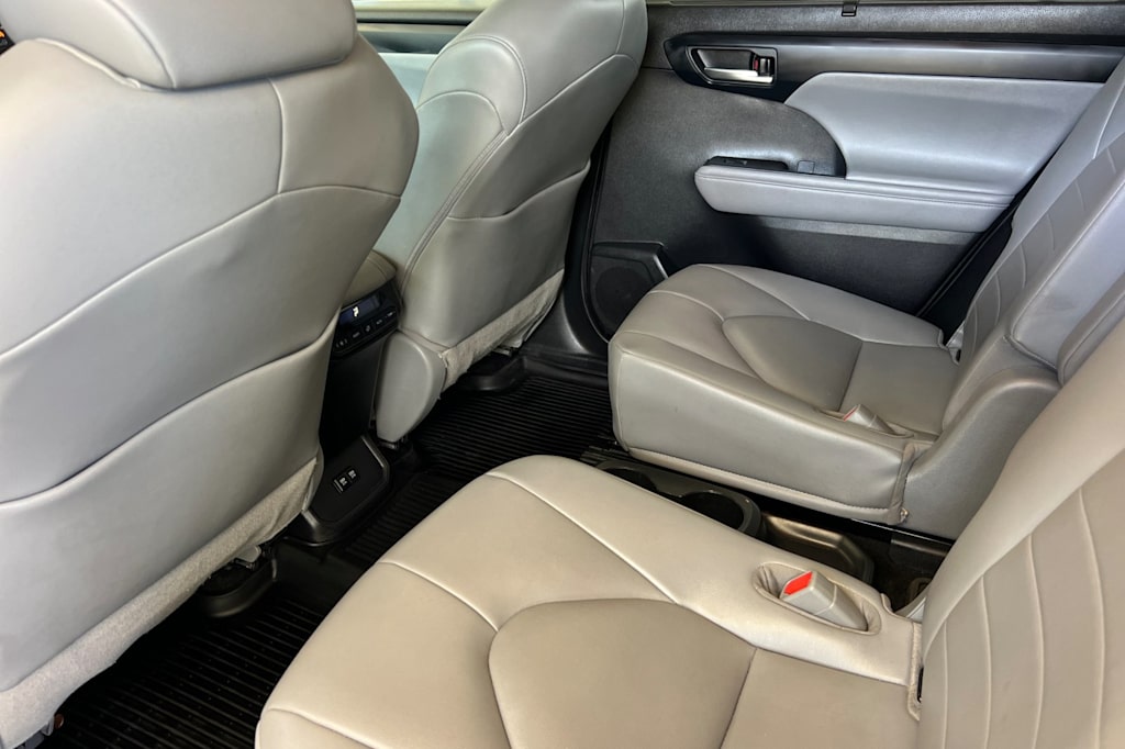 Thumbnail: 2021 Toyota Highlander - 10