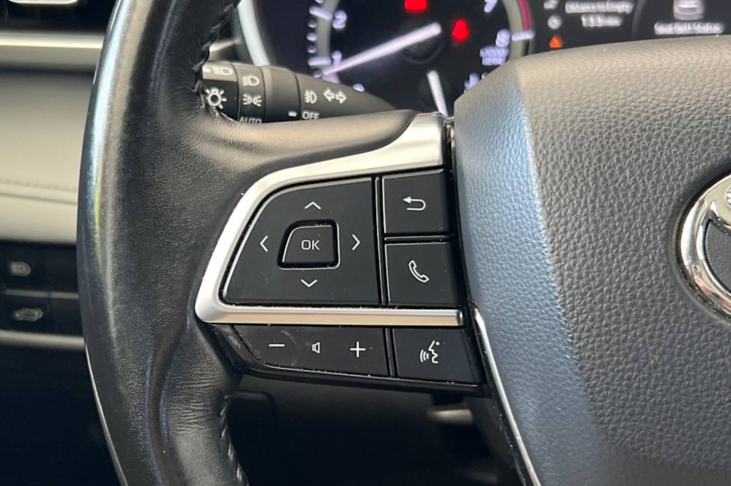 Thumbnail: 2021 Toyota Highlander - 31