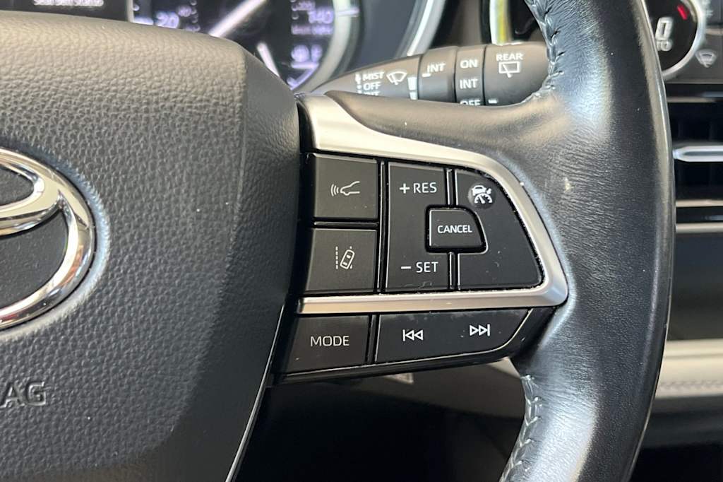Thumbnail: 2021 Toyota Highlander - 32