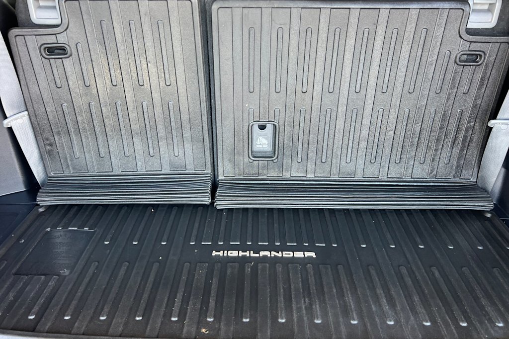 Thumbnail: 2021 Toyota Highlander - 24