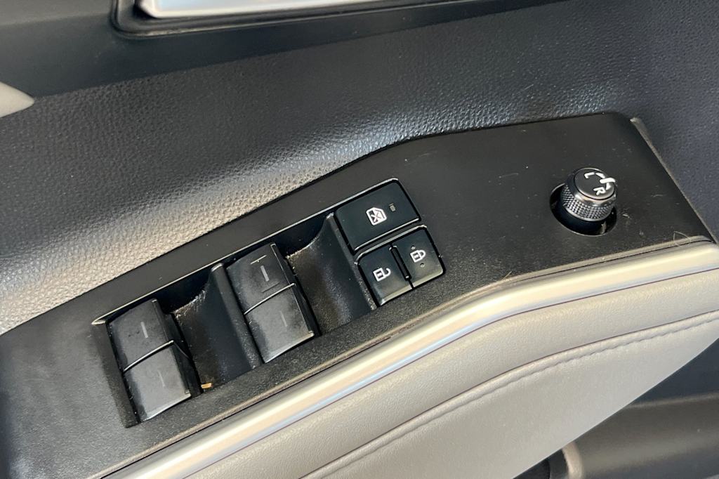 Thumbnail: 2021 Toyota Highlander - 21