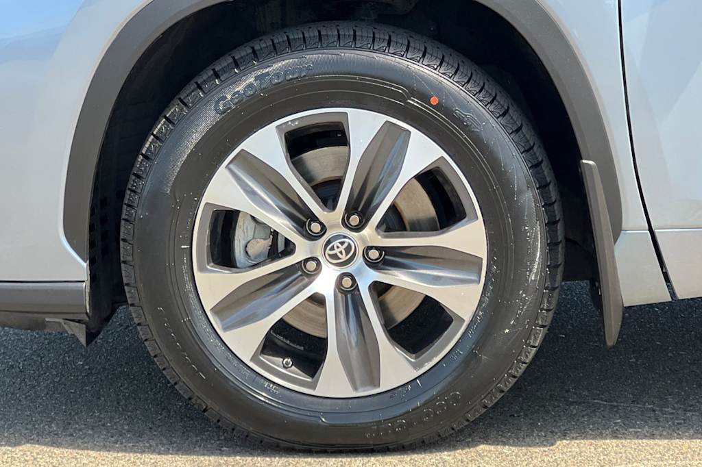 Thumbnail: 2021 Toyota Highlander - 8