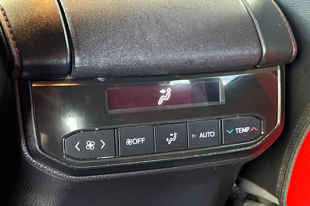 Thumbnail: 2022 Toyota Highlander - 22