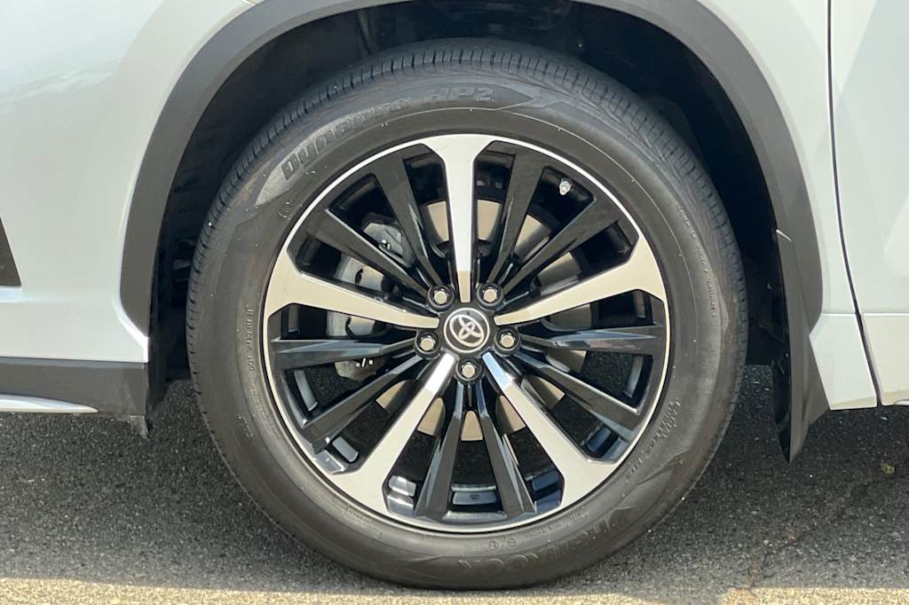 Thumbnail: 2022 Toyota Highlander - 8