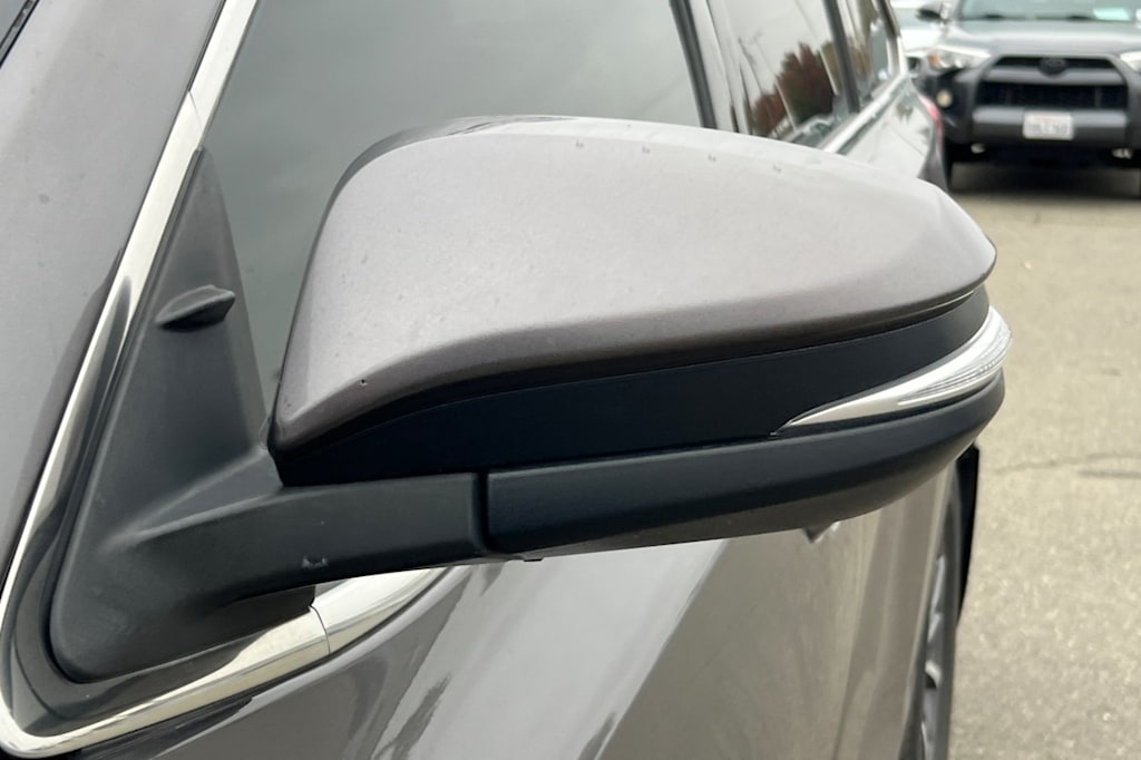 Thumbnail: 2017 Toyota Highlander - 20