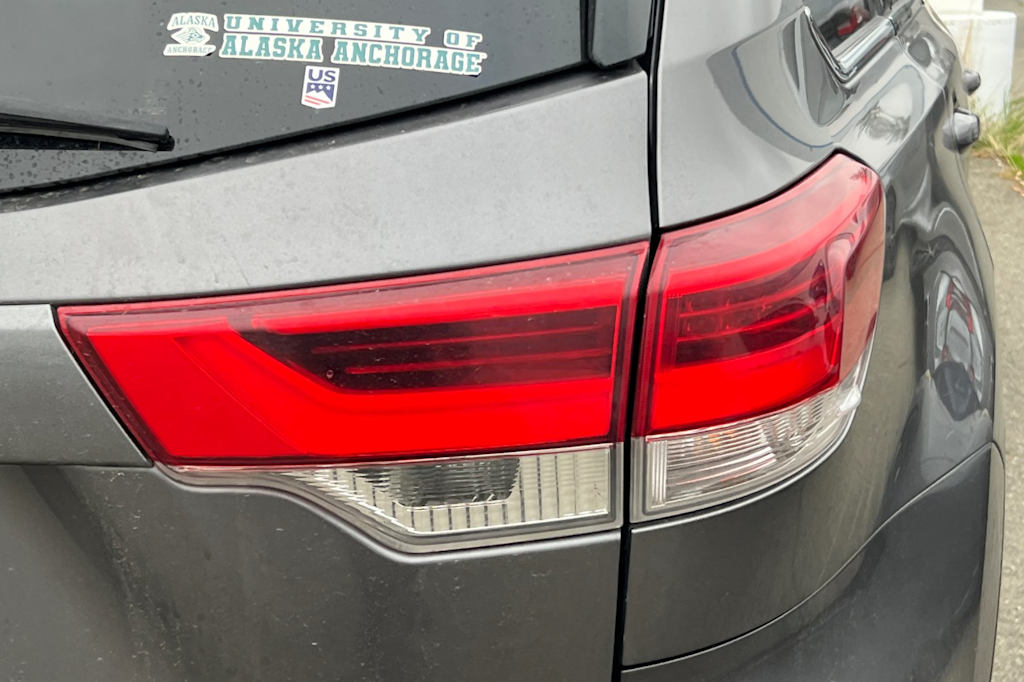 Thumbnail: 2017 Toyota Highlander - 23