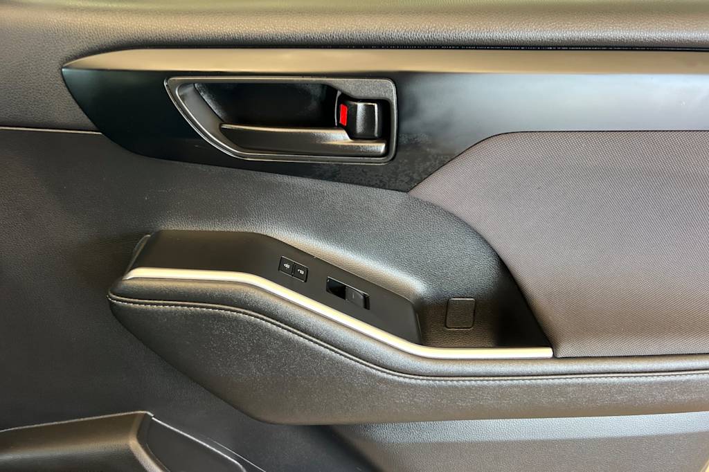 Thumbnail: 2024 Toyota Highlander - 25