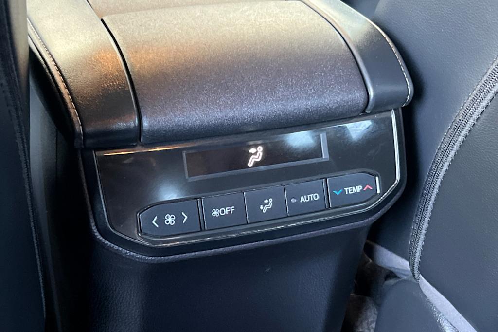 2023 Toyota Highlander L 21