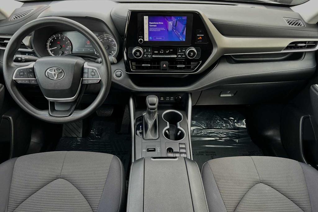 2023 Toyota Highlander L 2