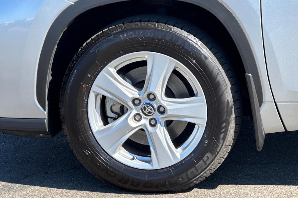 Thumbnail: 2023 Toyota Highlander - 8