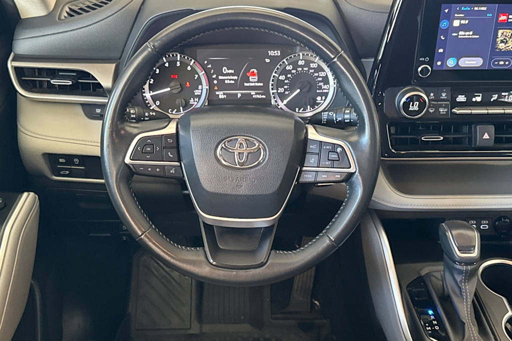 Thumbnail: 2023 Toyota Highlander - 11