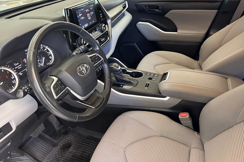 Thumbnail: 2023 Toyota Highlander - 9