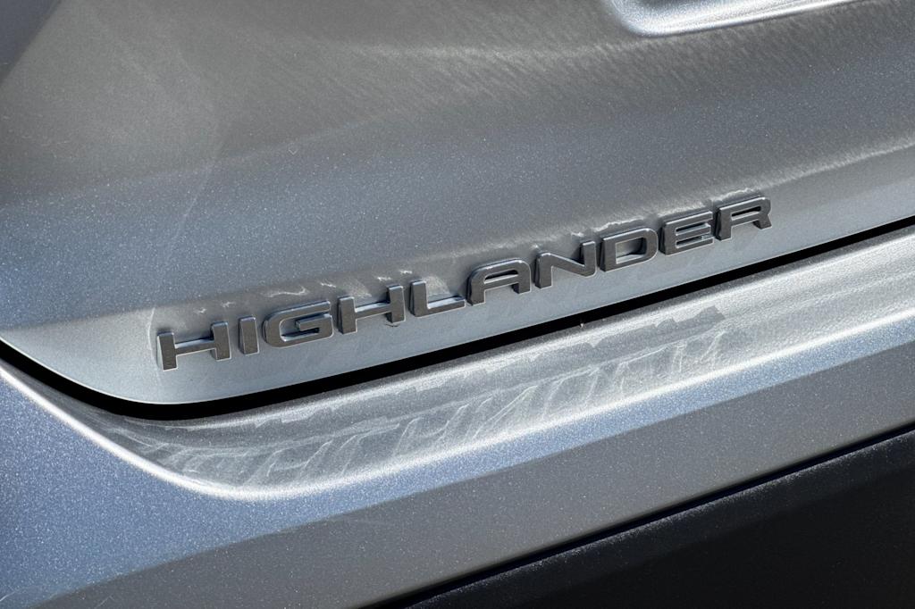 Thumbnail: 2023 Toyota Highlander - 7