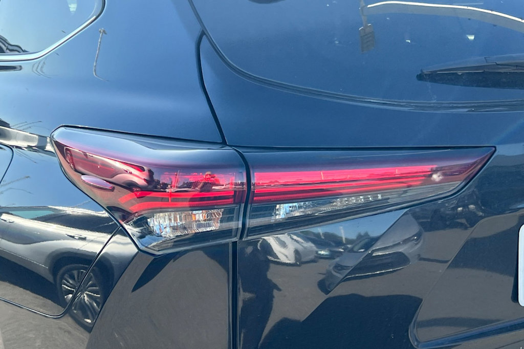 Thumbnail: 2024 Toyota Highlander - 21