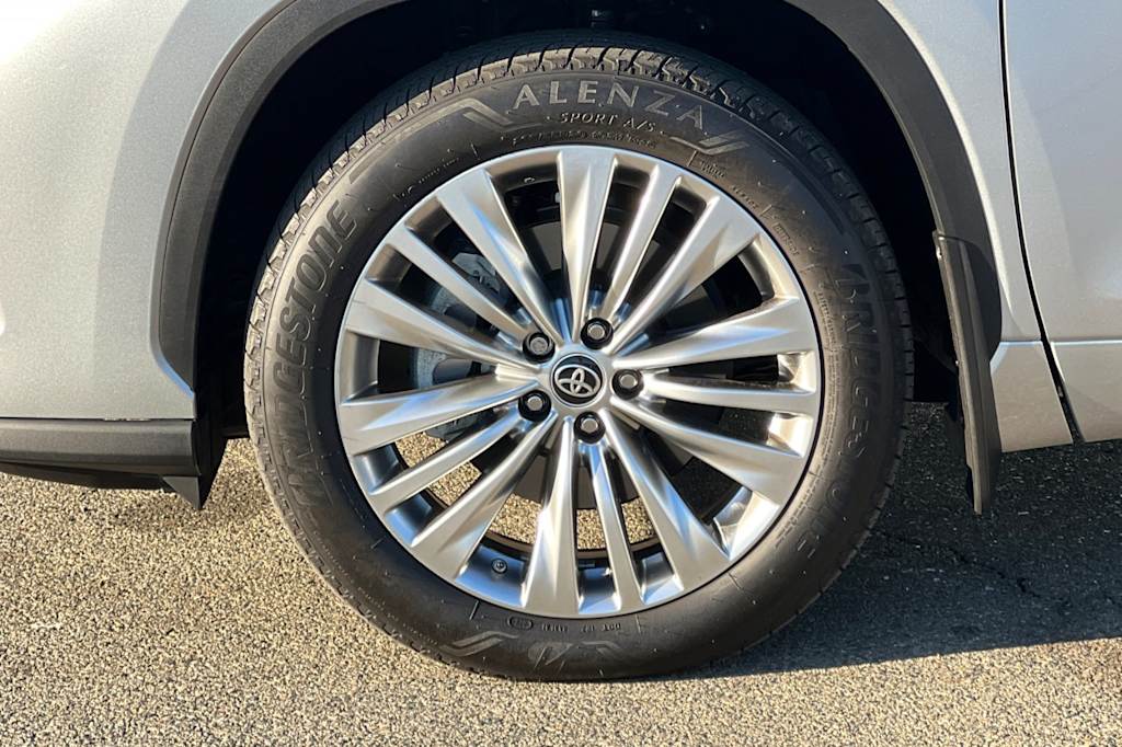 Thumbnail: 2025 Toyota Highlander - 8