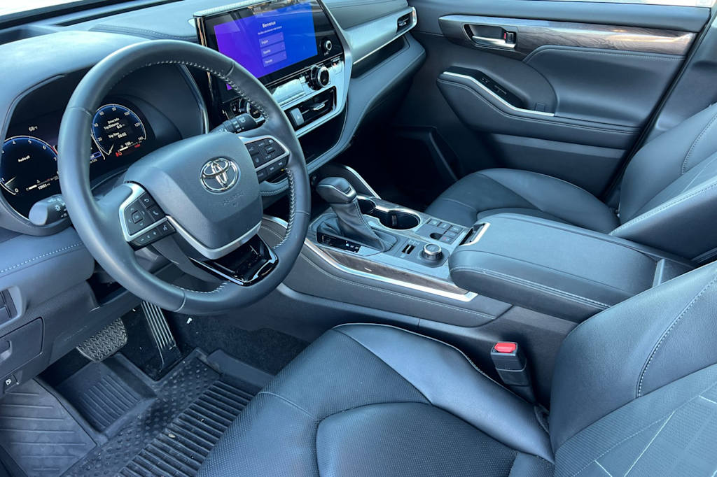 Thumbnail: 2025 Toyota Highlander - 2