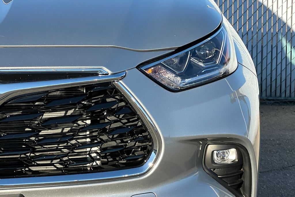 Thumbnail: 2025 Toyota Highlander - 16