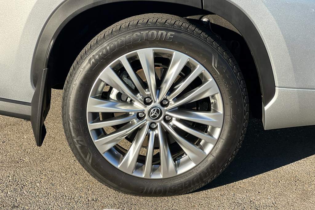 Thumbnail: 2025 Toyota Highlander - 21