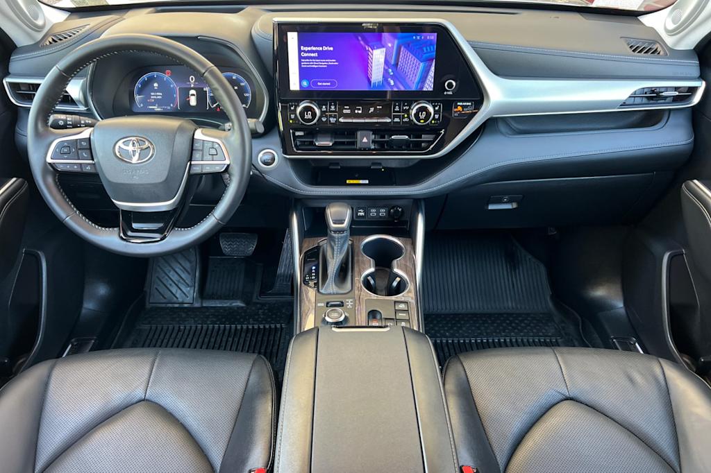 Thumbnail: 2025 Toyota Highlander - 2