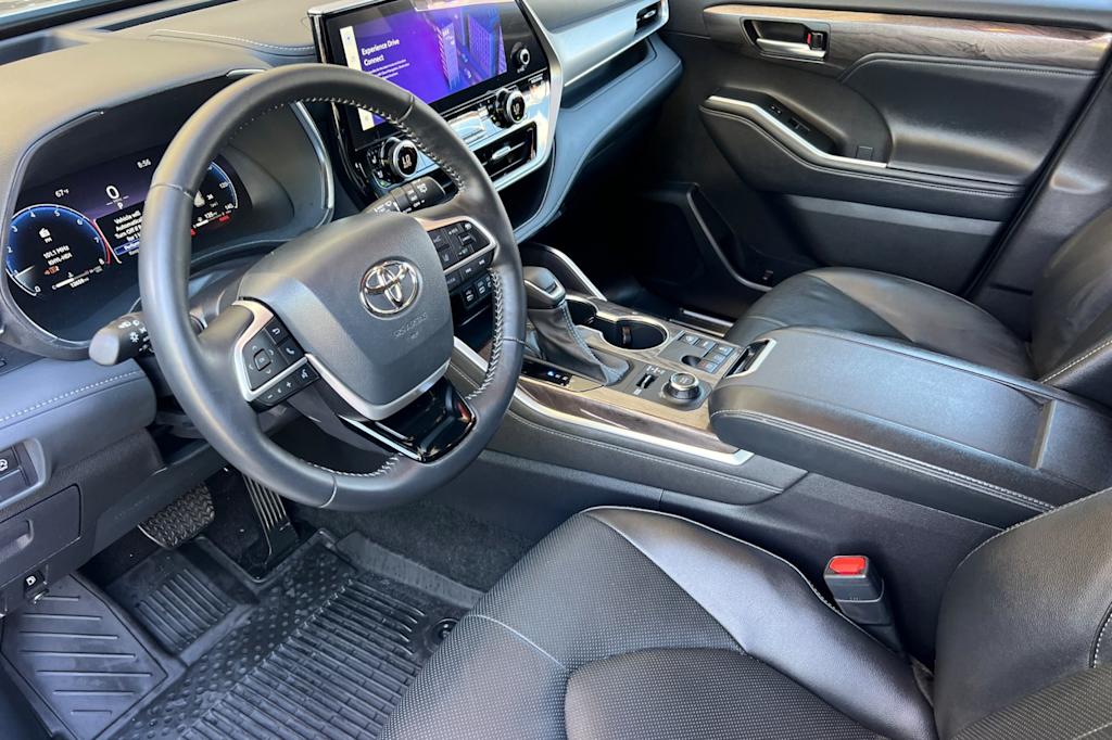 Thumbnail: 2025 Toyota Highlander - 9