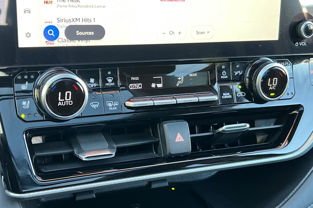 Thumbnail: 2025 Toyota Highlander - 29
