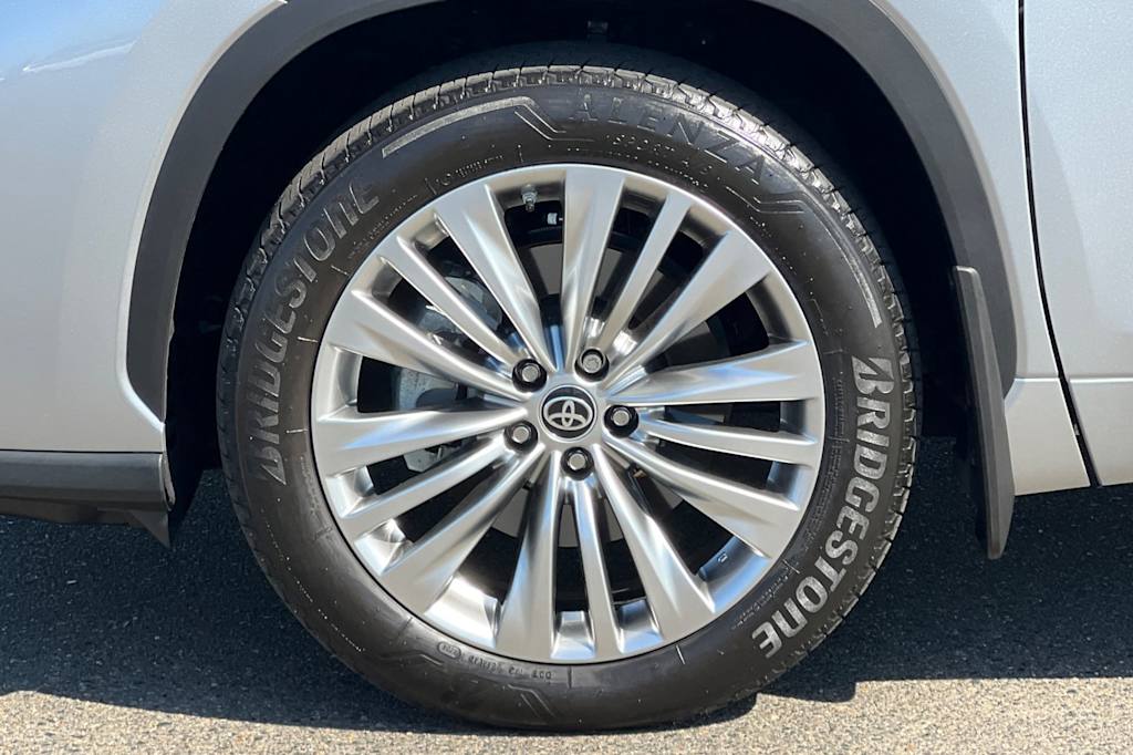 Thumbnail: 2025 Toyota Highlander - 8
