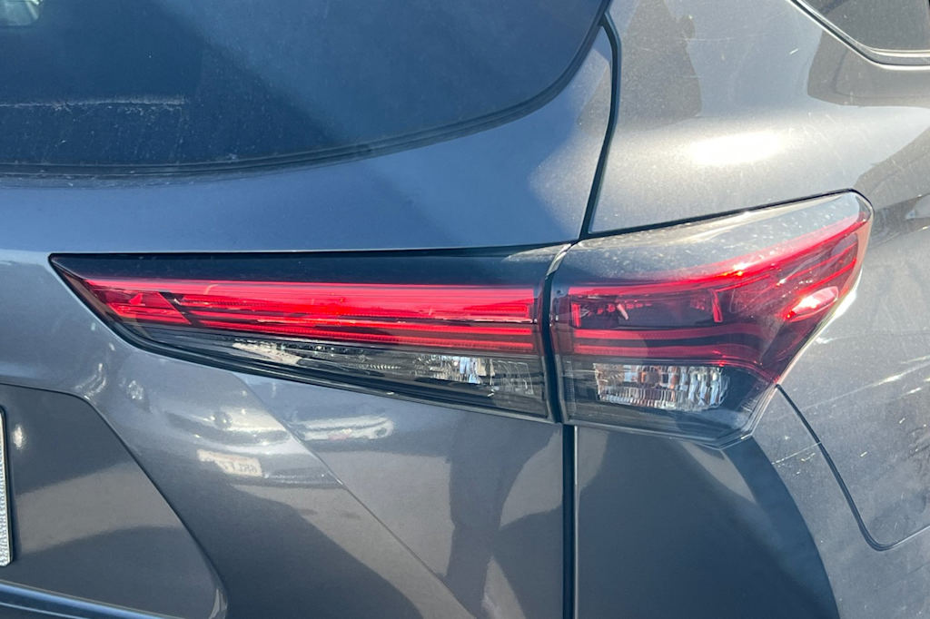 Thumbnail: 2023 Toyota Highlander - 19