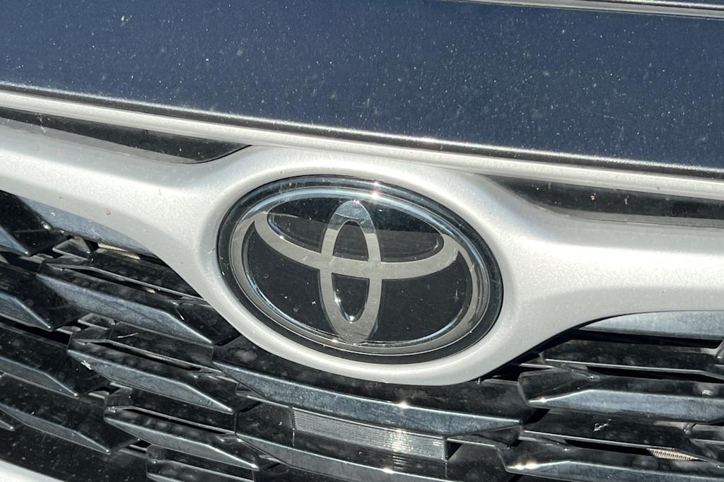 Thumbnail: 2023 Toyota Highlander - 16