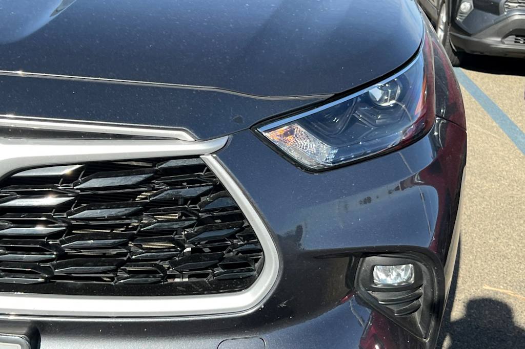 Thumbnail: 2023 Toyota Highlander - 14