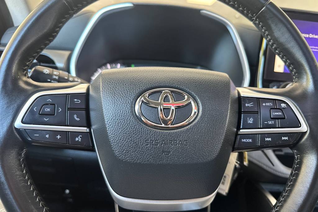 Thumbnail: 2023 Toyota Highlander - 28