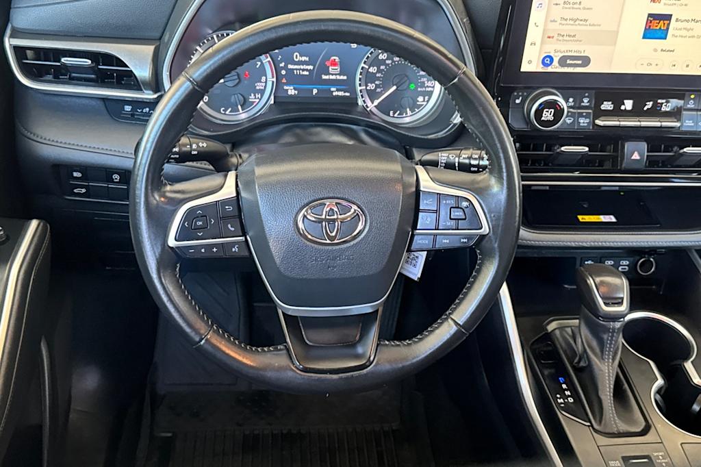 Thumbnail: 2023 Toyota Highlander - 11