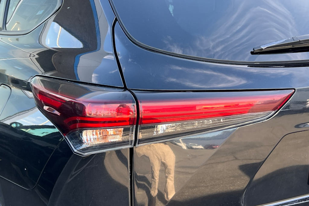 Thumbnail: 2025 Toyota Highlander - 21
