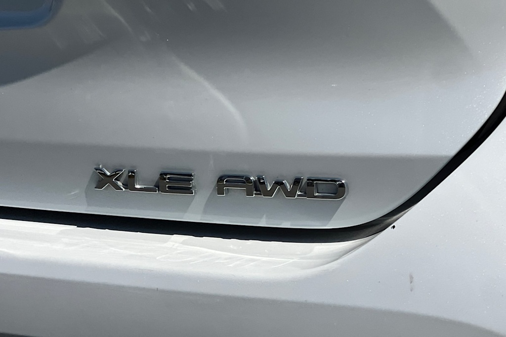 Thumbnail: 2023 Toyota Highlander - 7