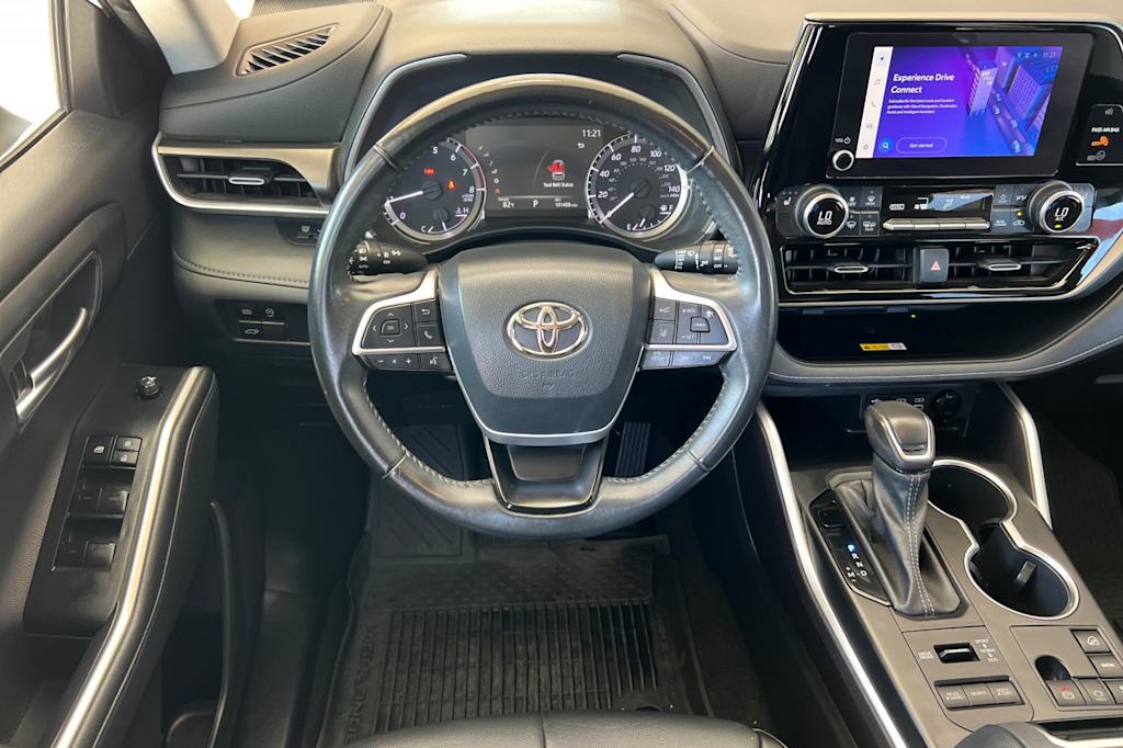 Thumbnail: 2023 Toyota Highlander - 11