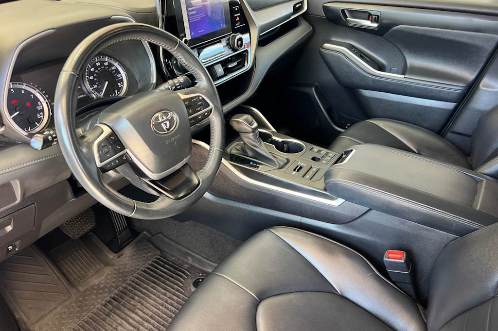 Thumbnail: 2023 Toyota Highlander - 9