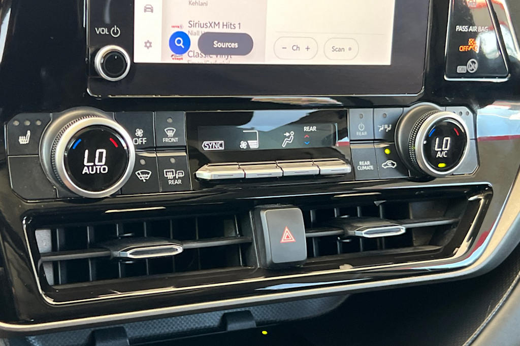 Thumbnail: 2023 Toyota Highlander - 13