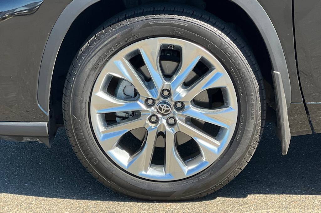Thumbnail: 2023 Toyota Highlander - 8