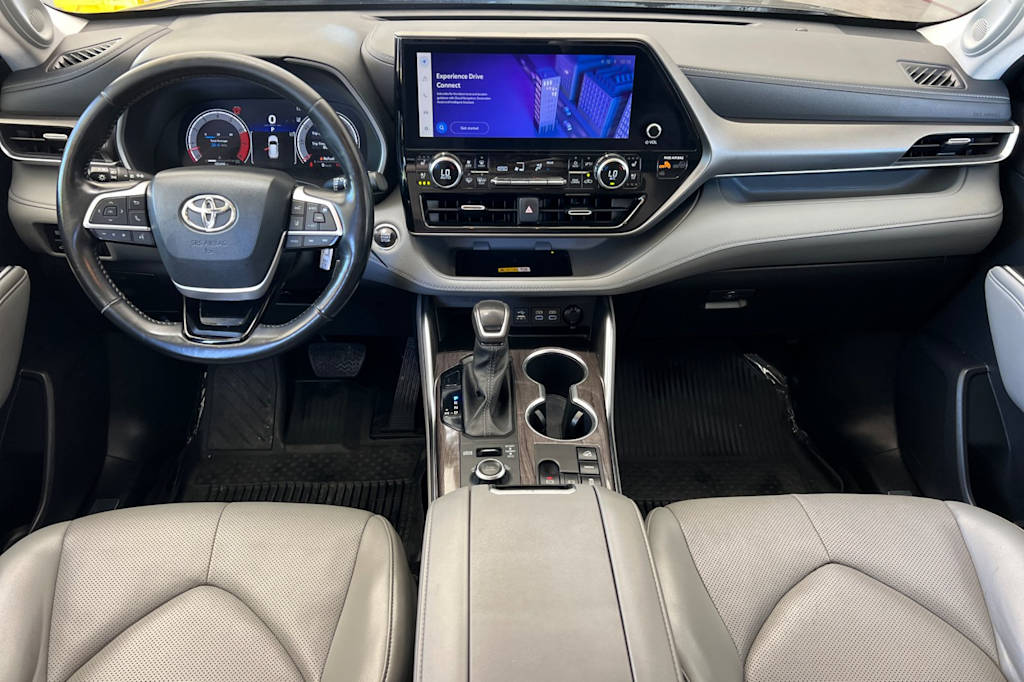 Thumbnail: 2023 Toyota Highlander - 2