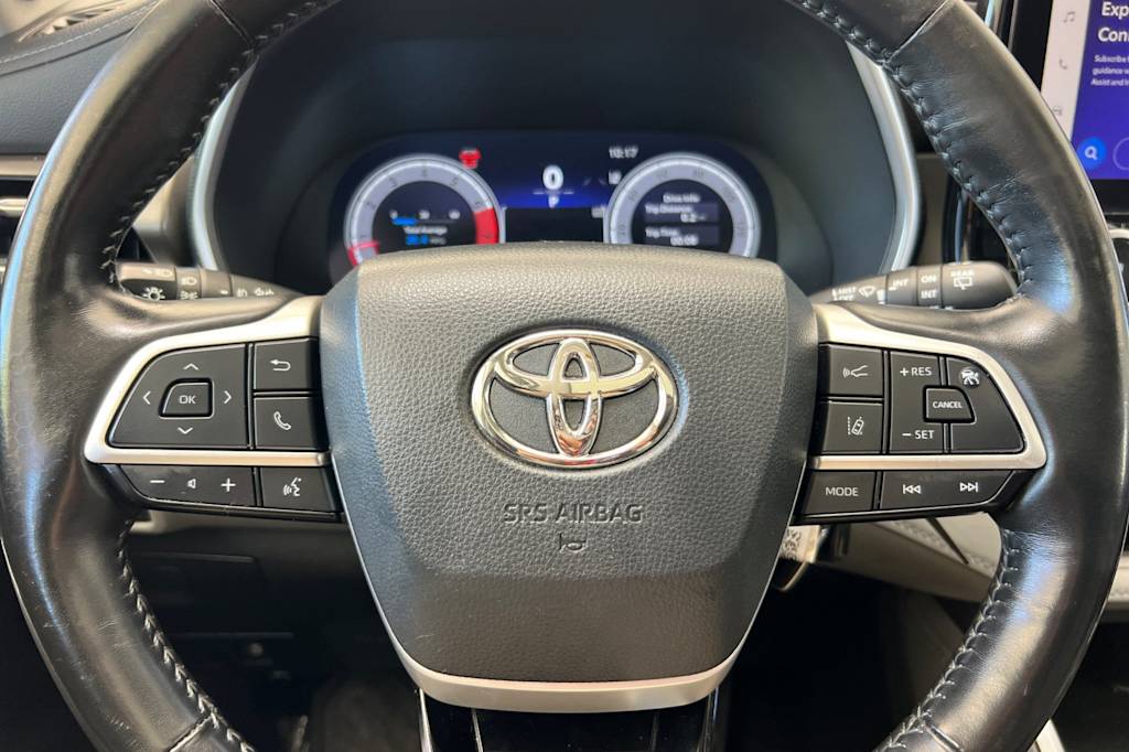 Thumbnail: 2023 Toyota Highlander - 30