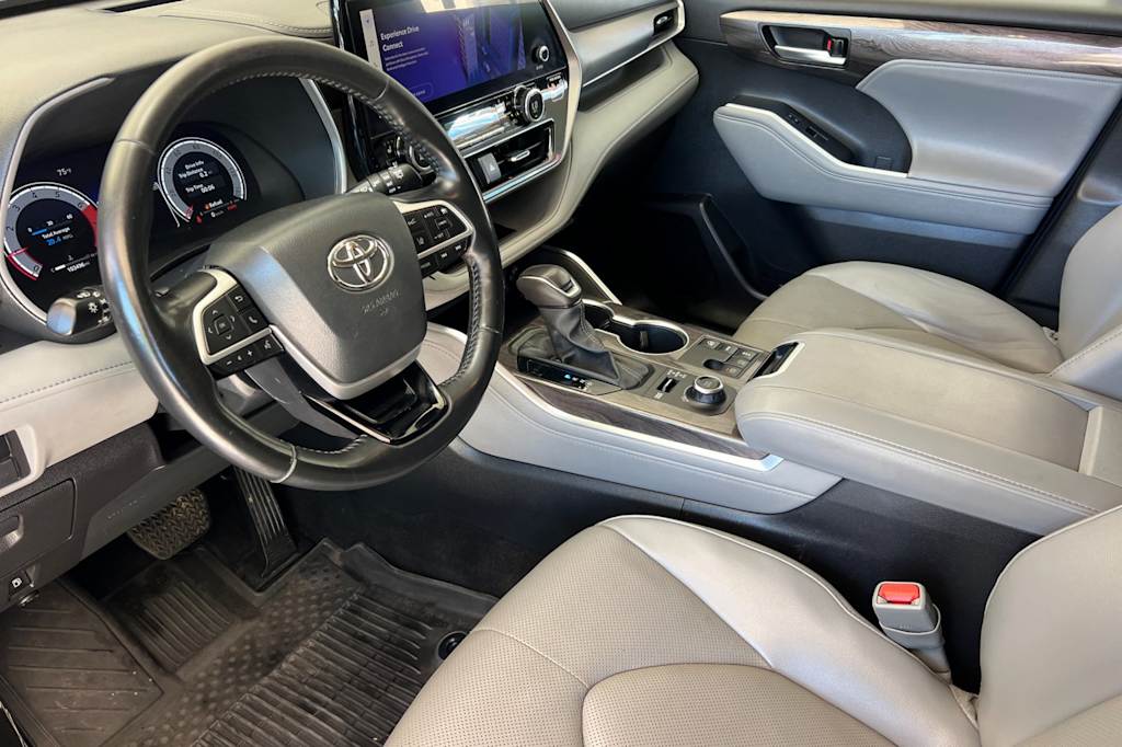 Thumbnail: 2023 Toyota Highlander - 9